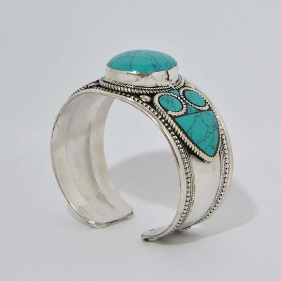 Handcrafted Tibetan Green Turquoise Stone Bracelet - Picture 3 of 4